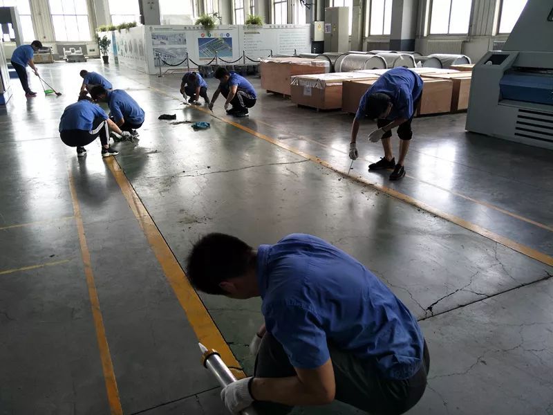 一线员工齐参与，车间通道焕然一新——记一次保洁改善活动